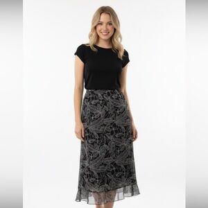 Choices size medium black & white maxi skirt